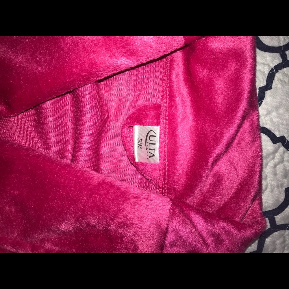 🤍Ulta Fuzzy Bath Robe🤍 - Picture 2 of 4